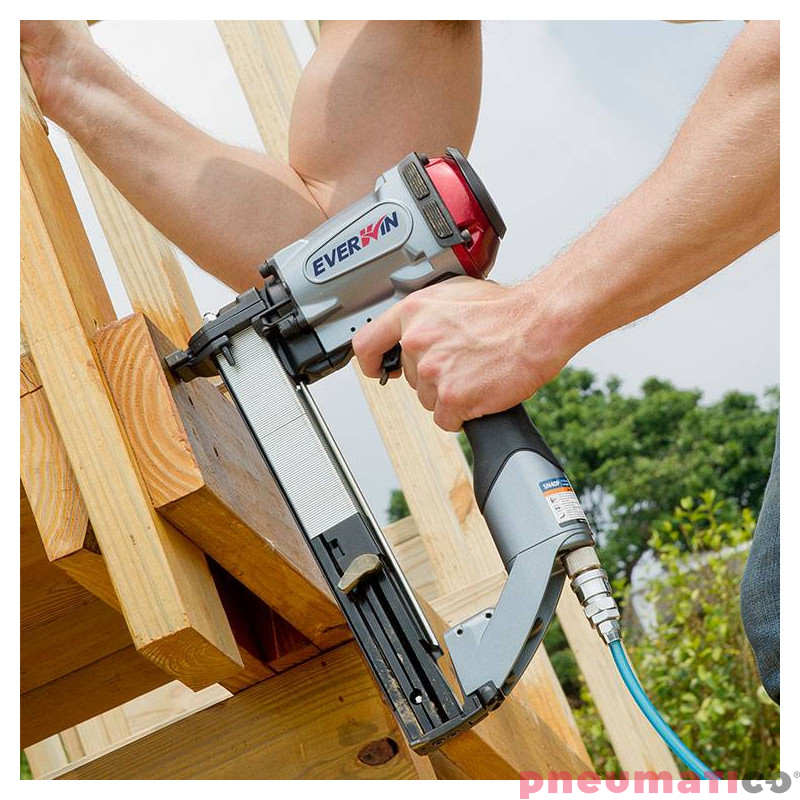 Zszywacz budowlany Everwin SN40S2 Zszywacz budowlany Everwin SN40S2