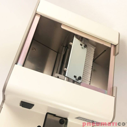 Automatyczny podajnik do śrub i wkrętów M3,5-M5 do robotów OHTAKE NJR-45 Automatyczny podajnik do śrub i wkrętów M3,5-M5 do robotów OHTAKE NJR-45