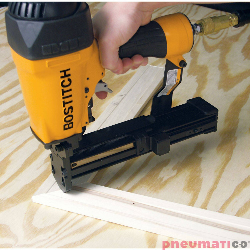 Zszywacz pneumatyczny na blachę falistą Stanley Bostitch CF15-1-E  