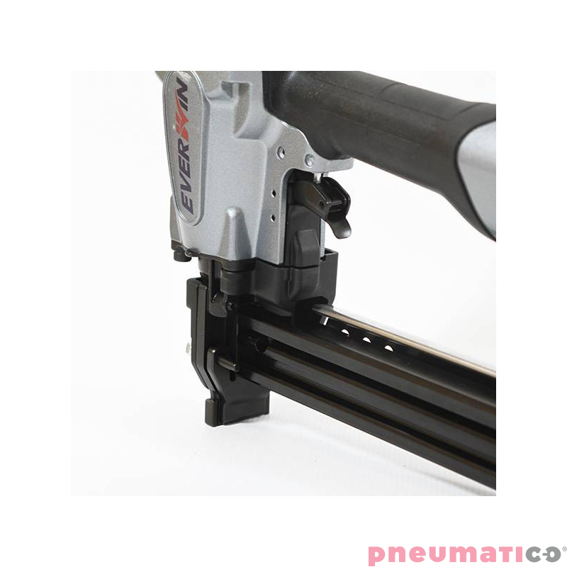 Zszywacz do przybijania tektury do palety Everwin SN40 Zszywacz do przybijania tektury do palety Everwin SN40