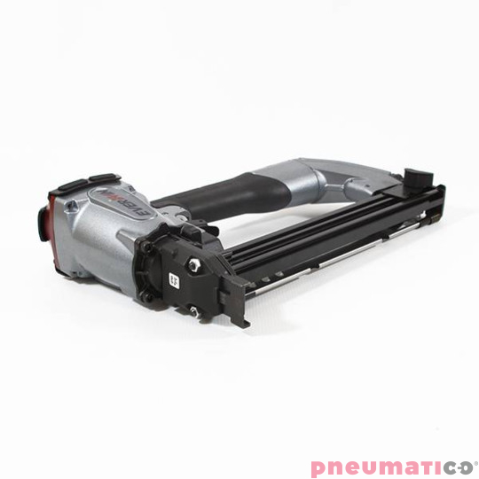 Zszywacz do przybijania tektury do palety Everwin SN40 Zszywacz do przybijania tektury do palety Everwin SN40