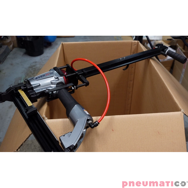 Zszywacz do przybijania tektury do palety Everwin SN40 Zszywacz do przybijania tektury do palety Everwin SN40