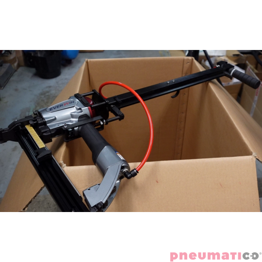 Zszywacz do przybijania tektury do palety Everwin SN40 Zszywacz do przybijania tektury do palety Everwin SN40