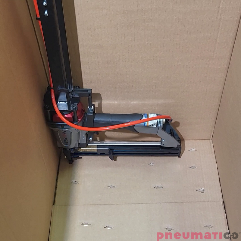 Zszywacz do przybijania tektury do palety Everwin SN40 Zszywacz do przybijania tektury do palety Everwin SN40