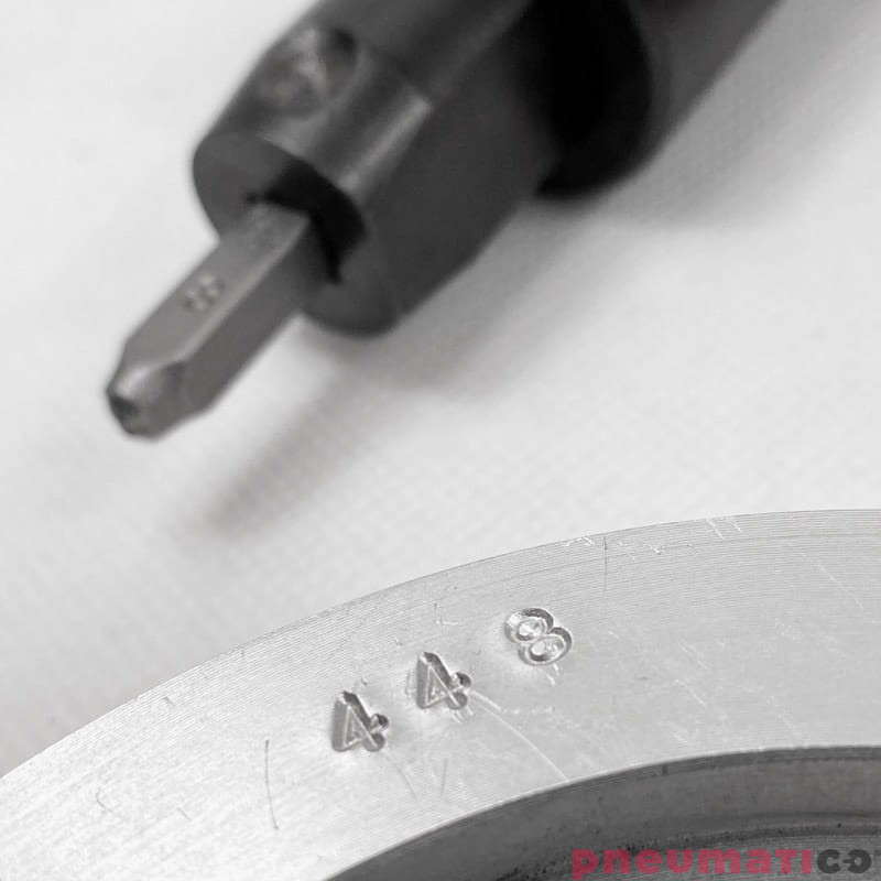 Znakowarka pneumatyczna do znaczników cyfrowych i literowych 6mm SA8771-10-SET Znakowarka pneumatyczna do znaczników cyfrowych i literowych 6mm SA8771-10-SET