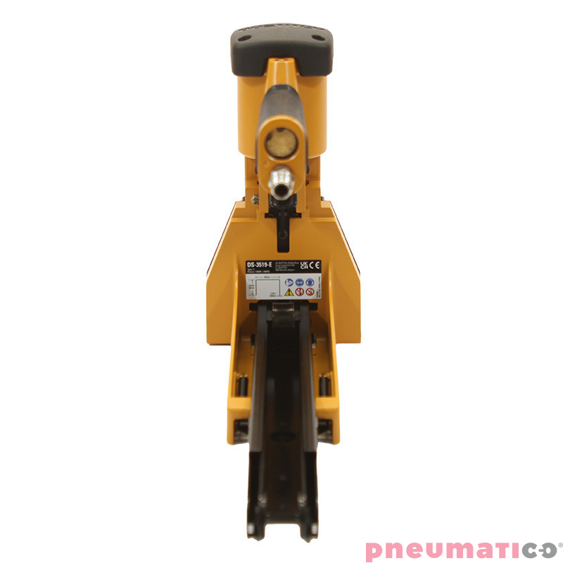 Zszywacz pneumatyczny do karton&oacute;w Stanley Bostitch DS-3519-E + Zszywka Stanley Bostitch do zamykania karton&oacute;w B-18 1op.-2000szt.