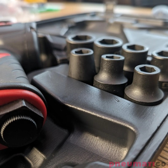 Klucz udarowy pneumatyczny w walizce z nasadkami 12 Mighty Seven M7 NC-4277QKIT Klucz udarowy pneumatyczny w walizce z nasadkami 12 Mighty Seven M7 NC-4277QKIT