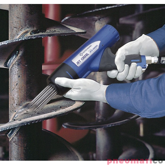 Młotek NITTO KOHKI JEX-2800A w uzyciu Młotek NITTO KOHKI JEX-2800A w uzyciu